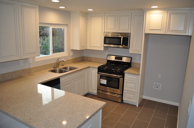 Kitchen - 18142 Mandarin Ln, D