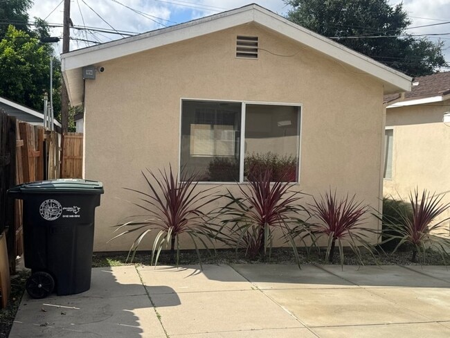 Building Photo - 638 Salem St