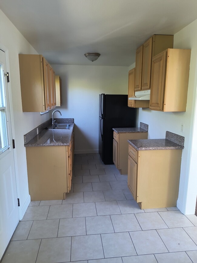 Kichen - 1457 W 219th St Unit 1457-1/2