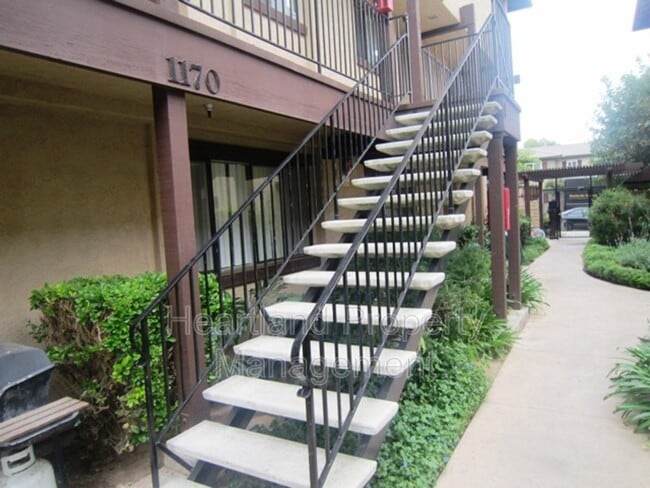 Building Photo - 1170 Decker St Unit #E