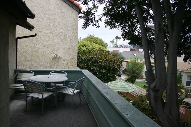 Photo - 820 Island Ct