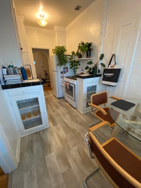 Kitchen - 464 N Spaulding Ave Unit Lower Back