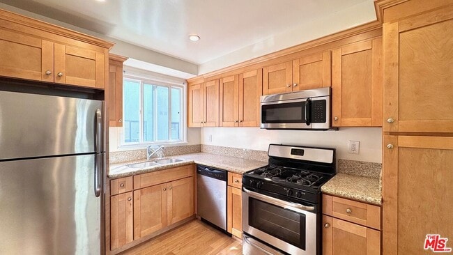 Photo - 1233 N Harper Ave Unit 9