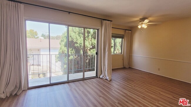 Photo - 818 7th St Unit 9