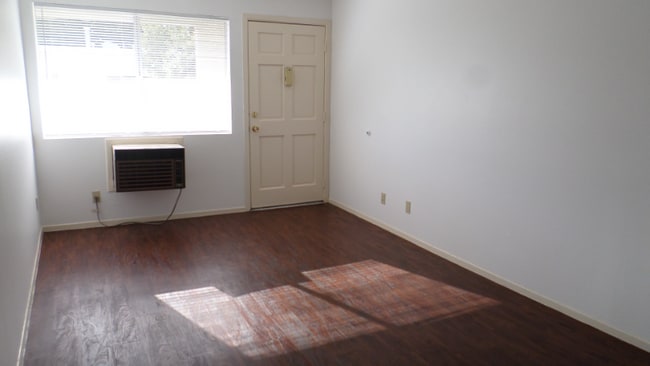 Photo - 5271 Huntington Dr N Unit 203