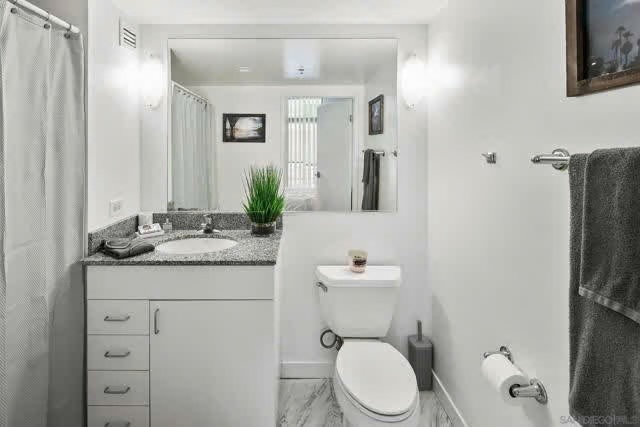 Photo - 425 W Beech St Unit Fully Furnished