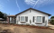 Photo - 4475 Barnard St