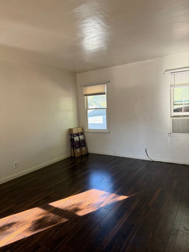Living Room - 10530 Hillhaven Ave Unit 1