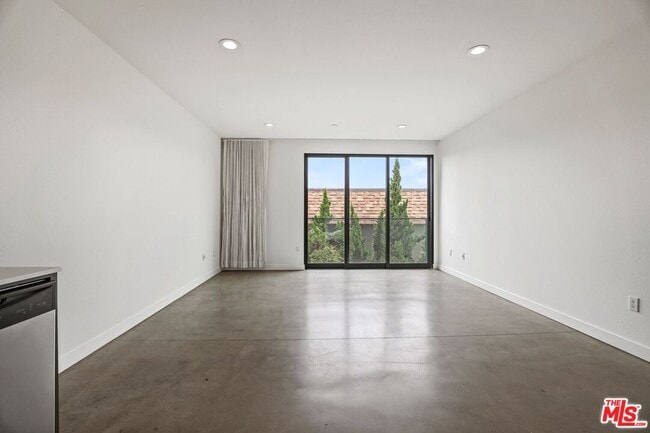 Photo - 10810 Palms Blvd Unit 303