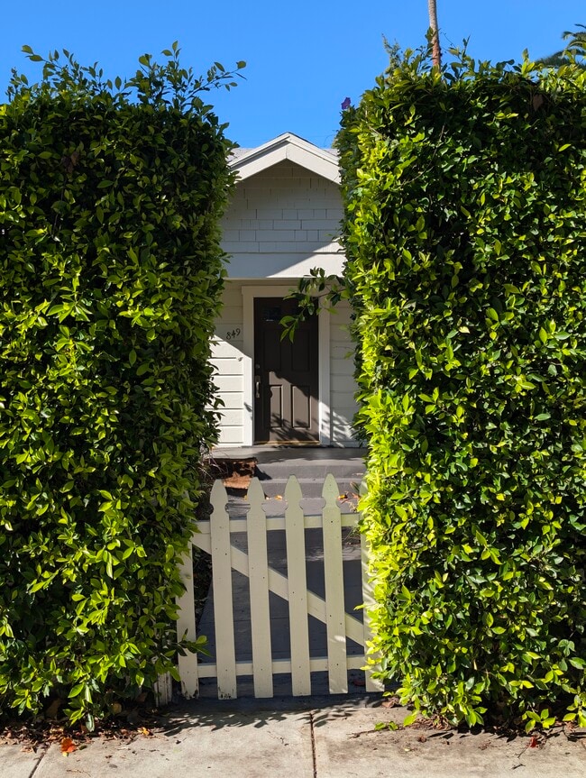 Photo - 849 N West Knoll Dr