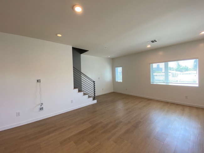 Photo - 6413 1/2 Lexington Ave