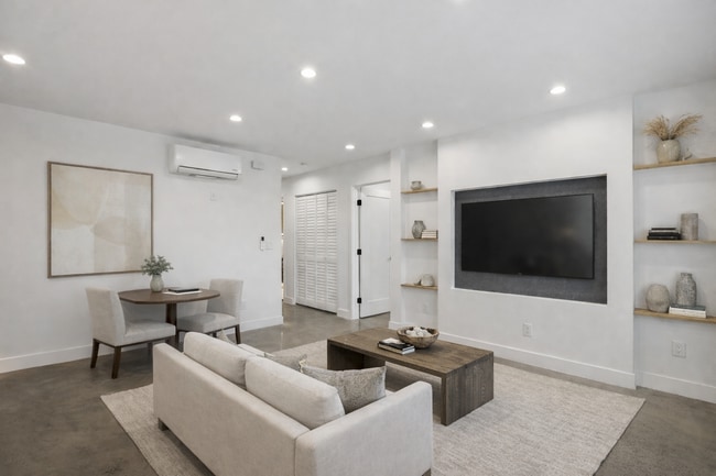 Building Photo - 7314 Fallbrook Ave