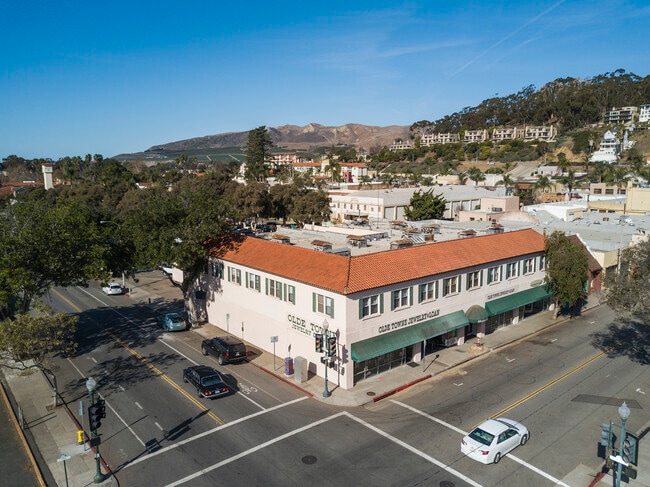 Building Photo - 79-97 S Oak St