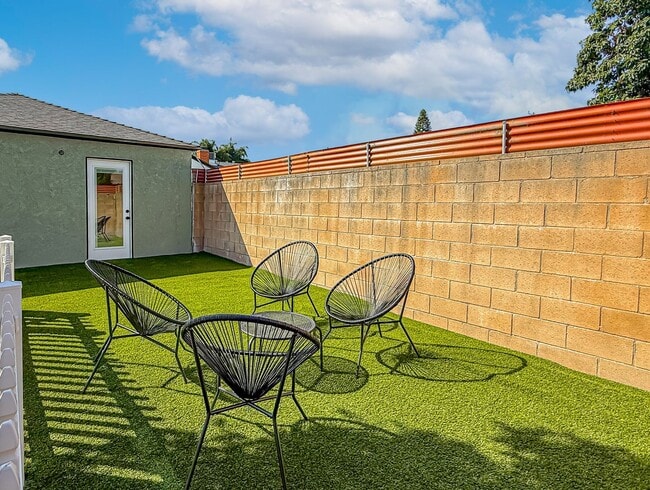 Photo - Pet friendly 1+1 w/dishwasher + private laundry available!