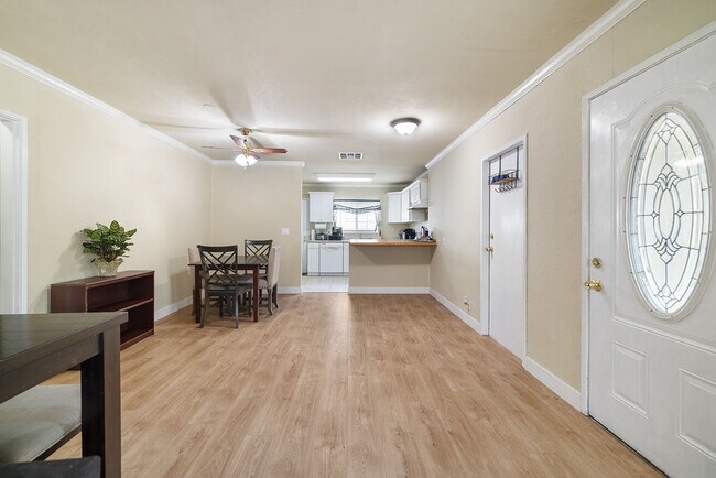 Photo - 11050 Keswick St