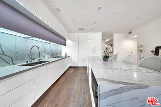 Photo - 132 N Swall Dr