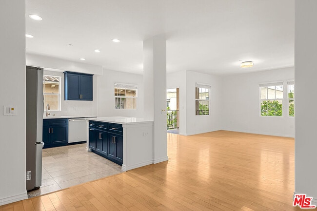 Building Photo - 13080 Pacific Promenade Unit 401
