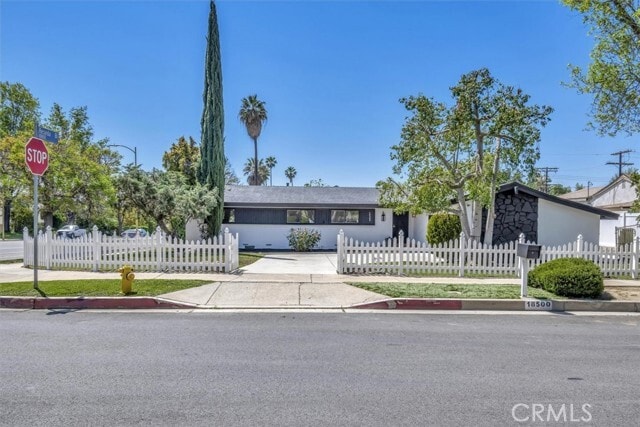 Photo - 18500 Celtic St House