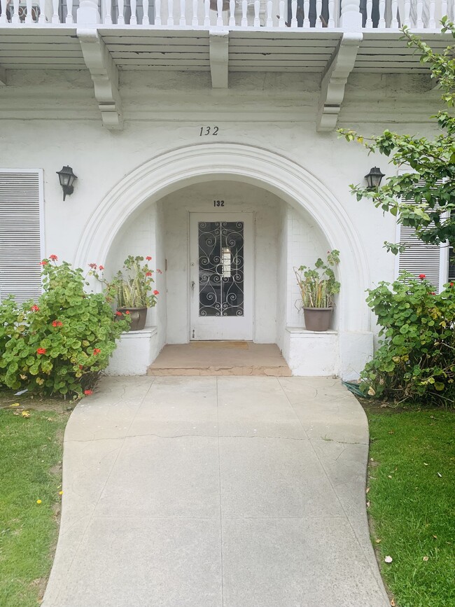 Photo - 132 S Canon Dr Unit 2