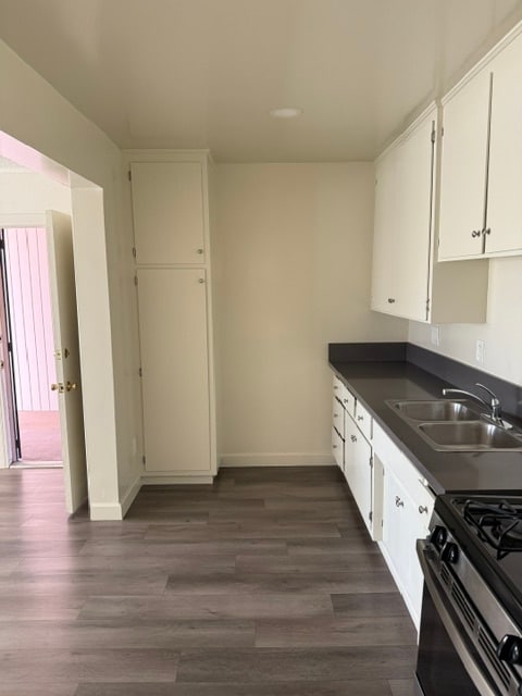 Kitchen - Sunset Palms Apartments