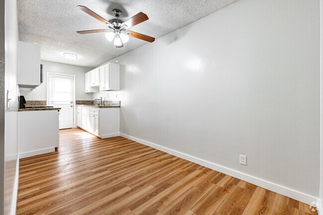 1BR, 1BA - 720SF - Dining Room - Stonegate Apartments