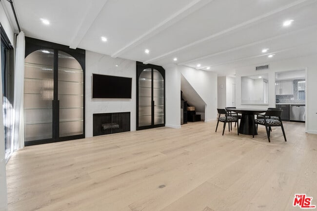 Photo - 880 Hilldale Ave