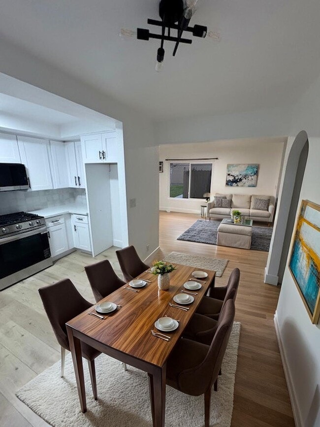 Photo - 8402 Larson Ave