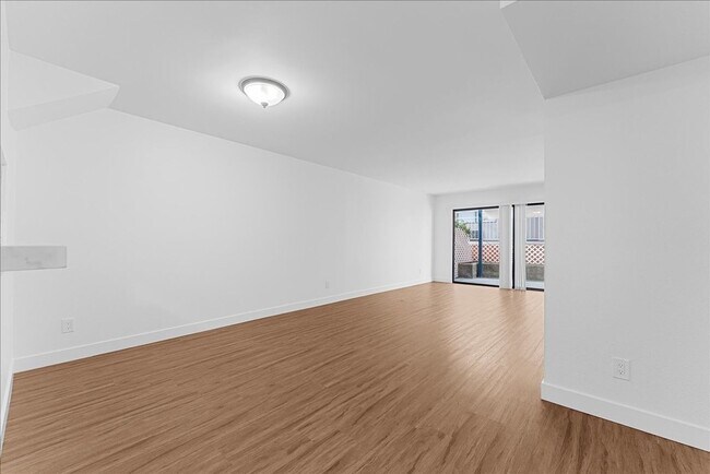 Photo - 448 W Windsor Rd Unit 02