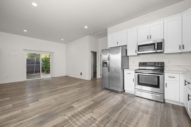 Photo - 6208 Pembroke Dr