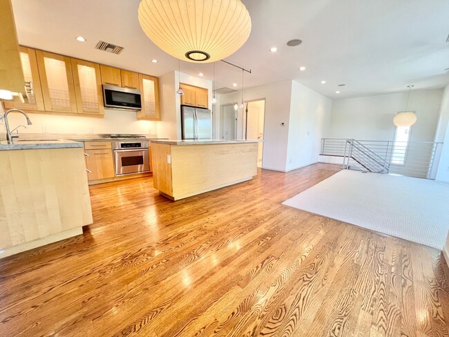 Photo - 2930-2932 E 6th St Unit 6th & Orizaba