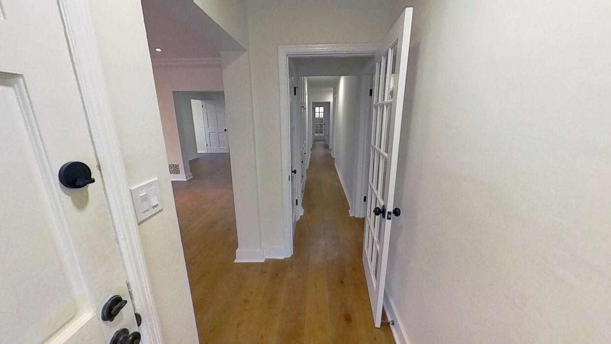 3D Tour - 10309 La Grange Ave