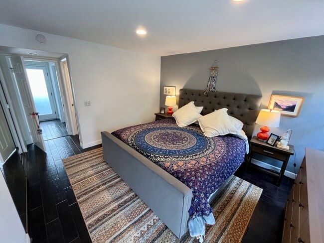 Master bedroom - 1240 25th St Unit 4