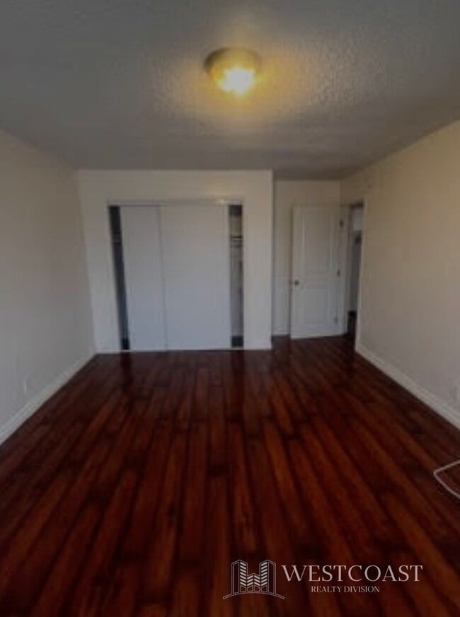 Photo - 1041 W Reeve St Unit 3