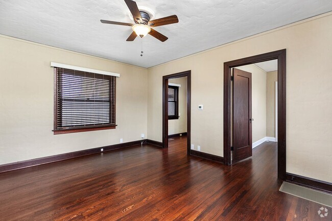 Building Photo - 820 W Nutmeg St Rental