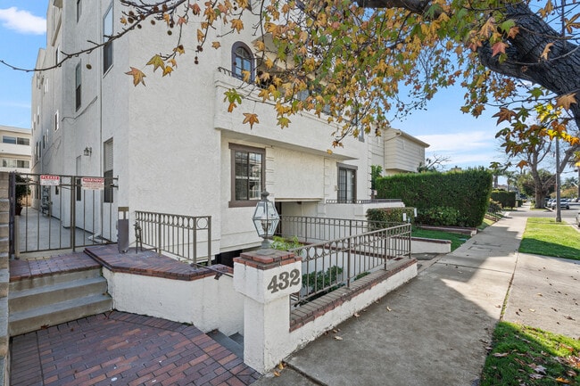 Building Street View - 432 S Hamel Rd Unit Mansour