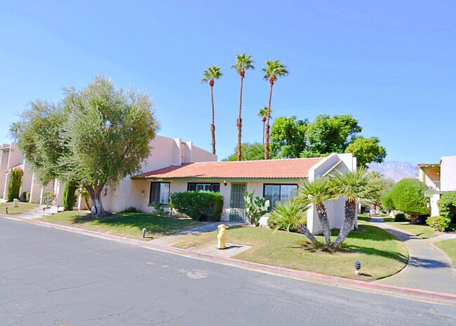 Building Photo - "Modern 2-Bed Condo with Granite Elegance"