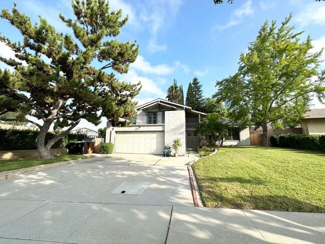 Building Photo - Beautiful single-family home in Brea.