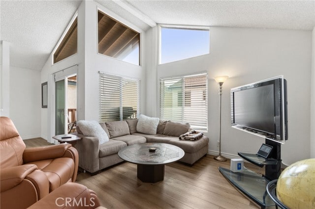 Building Photo - 423 Carnation Ave Unit 1/2