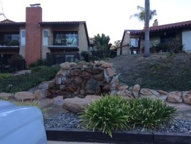 Building Photo - Bright 2 bedroom 2.5 bath townhome in La Costa and award winning schools