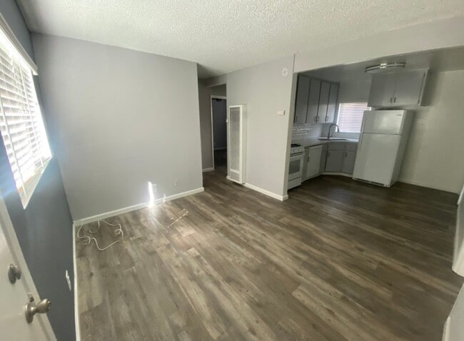 Photo - 2010 Blossom Ln