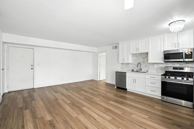 Photo - Tarzana Plaza