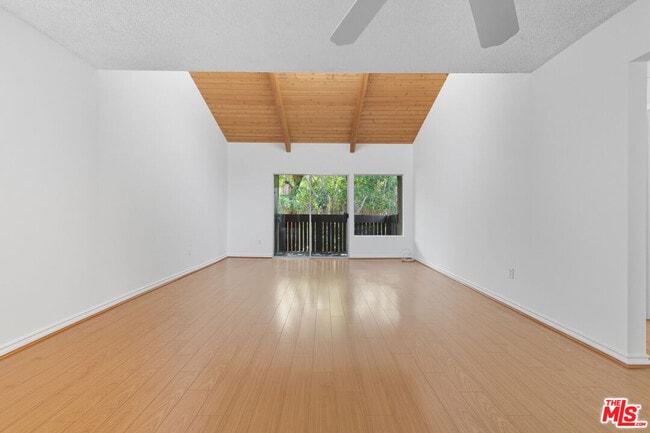 Photo - 18350 Hatteras St Unit 253