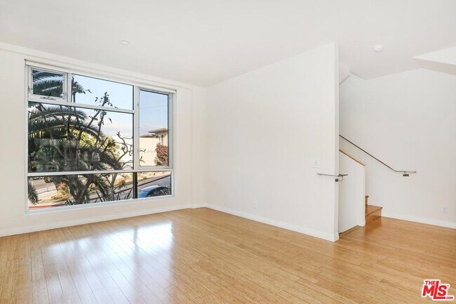Photo - 2024 Allesandro St Unit 2