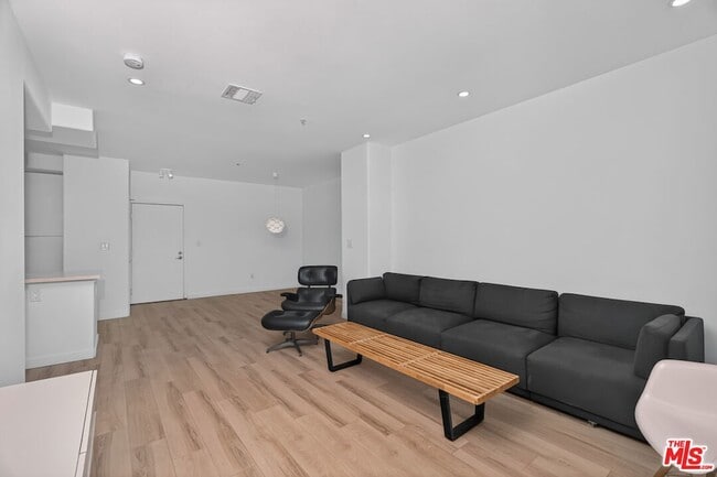 Photo - 360 W Ave 26