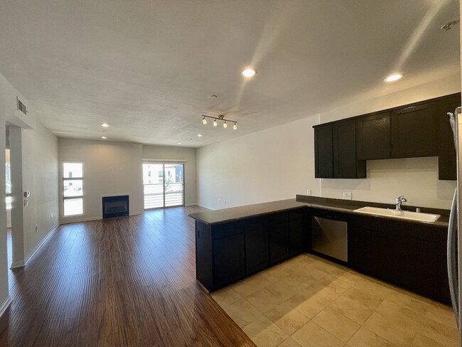 Building Photo - 5842 Harold Way Unit 302