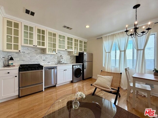 Photo - 938 6th St Unit 8