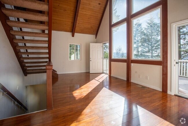 Building Photo - 521 Pioneer Rd Rental