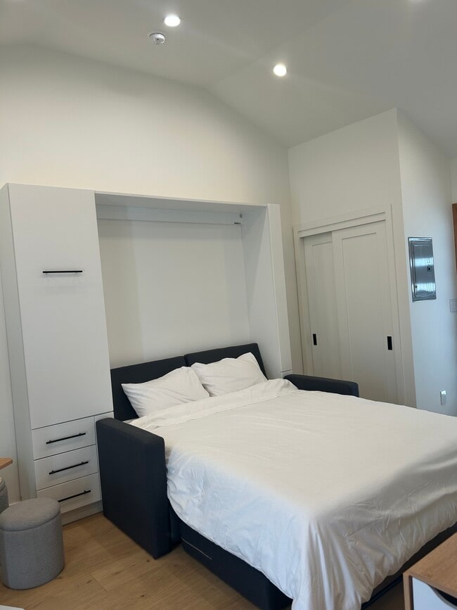 Photo - 3111 Oakhurst Ave