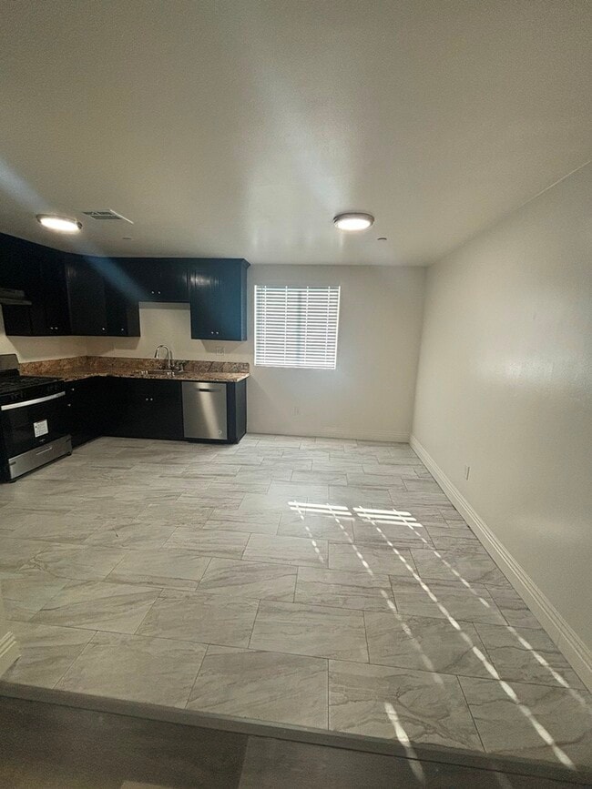 Photo - 1229 W Gage Ave