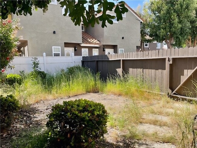 Photo - 679 W 18th St Unit B